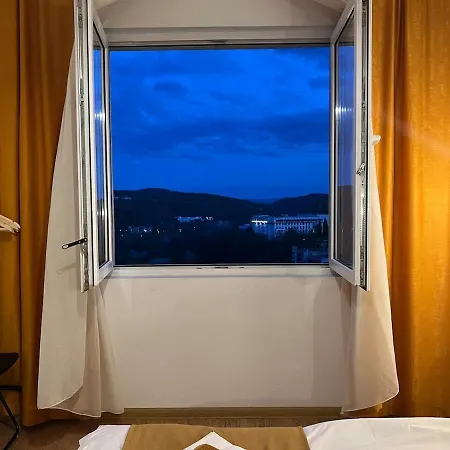 Апартамент Boutique 2bb 2br Location And Stunning View!